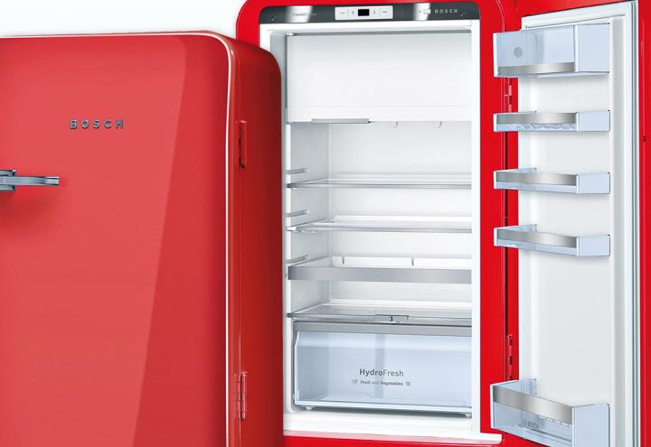 Dieser Kühlschrank ist außen retro, innen modern 