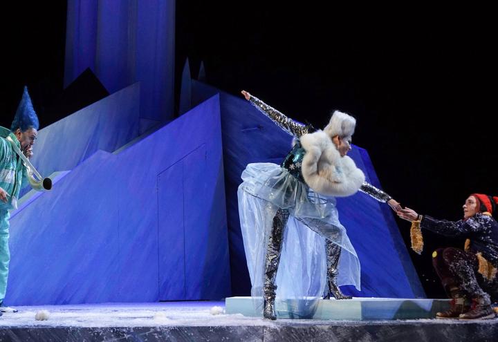 Das Theater Kiel verzaubert mit  „Die Schneekönigin“ 