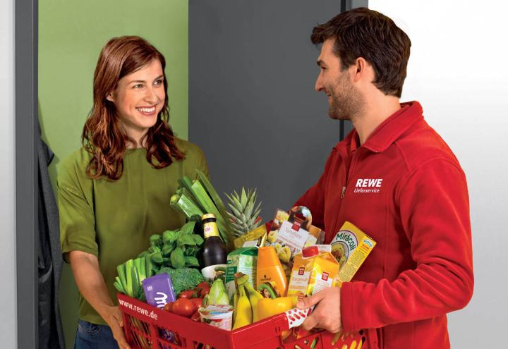 REWE Lieferservice bringt Lebensmittel an Kieler Haustüren