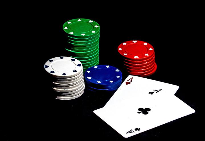 Cocktailnight und Game Day im CASINO Kiel 