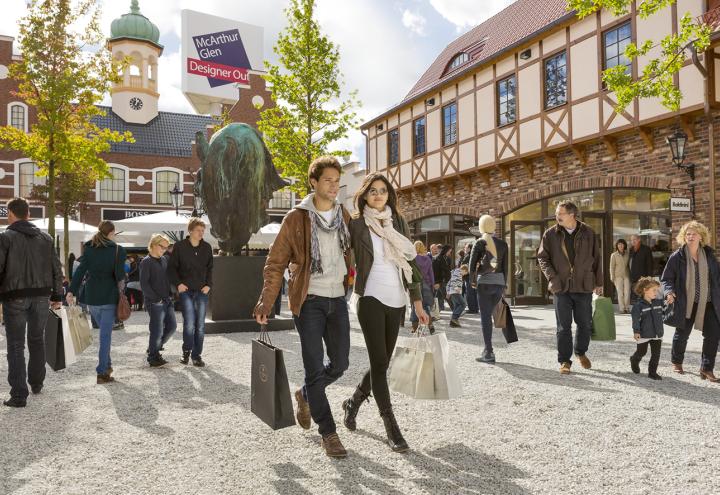 Late Night Shopping im McArthurGlen Designer Outlet 