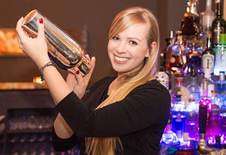 Ein süßes Fräulein in der Moralist Bar 