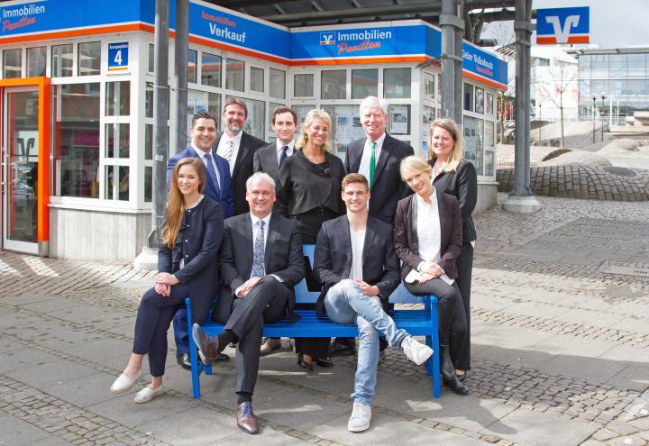 Rune Dahmke als Immobilienrepräsentant 