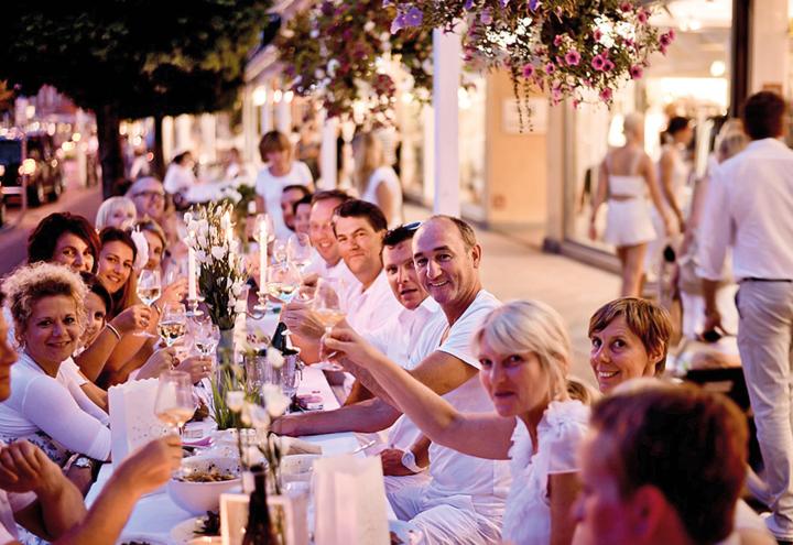 Die Holtenauer feiert 10 Jahre White Night