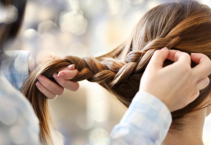 Angesagte Flechtfrisuren für jede Haarlänge 