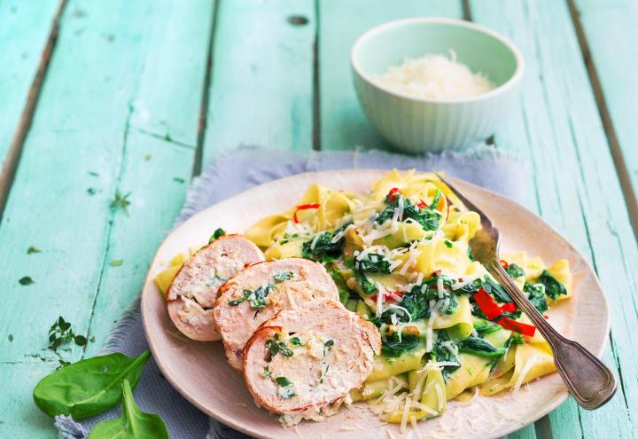 Rezept: Hähncheninvoltini auf Spinat-Pappardelle 