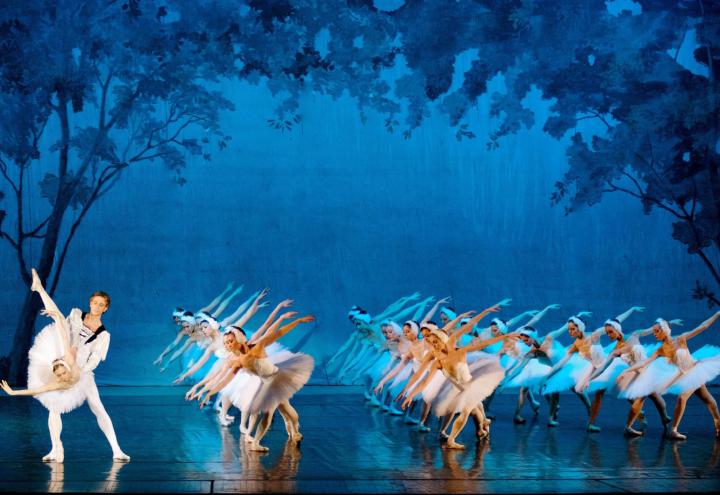 Russisches Nationalballett führt Schwanensee auf 