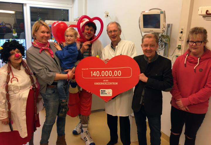 R.SH überreichte Spendenscheck an Kinderherzklinik des UKSH