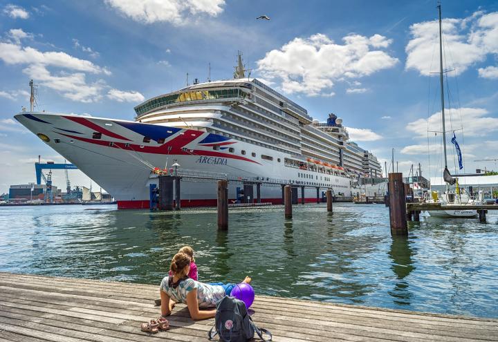 Landstromanschluss, neues Terminal und mehr am Kieler Hafen 