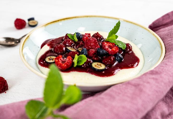 Grießbrei mit Beerengrütze 