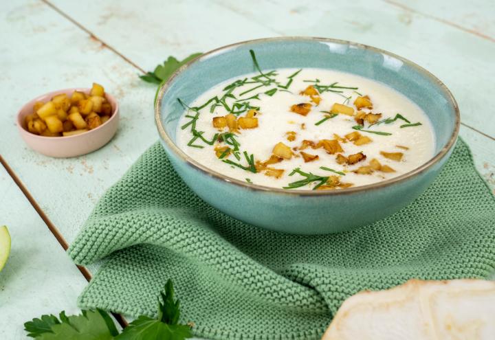 Cremige Selleriesuppe mit karamellisiertem Apfel 