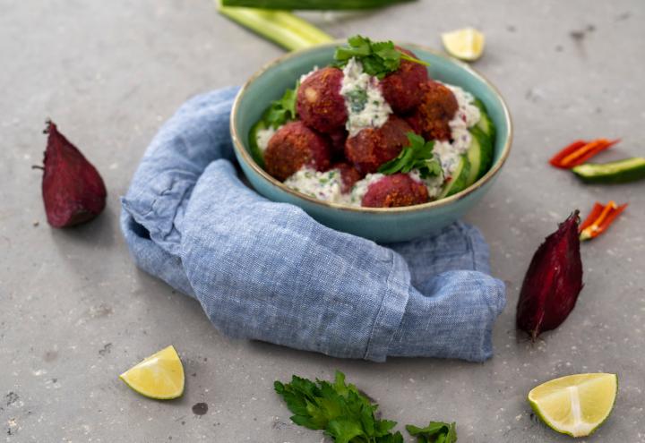 Rote-Bete-Falafel mit Joghurtdip 