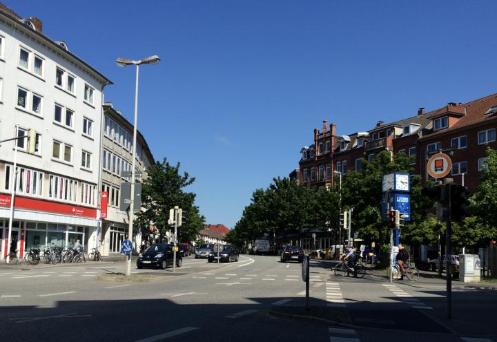 Pop-up-Radweg blockiert Fahrbahn für Autos