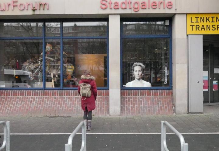 Stadtgalerie stellt Kunst im Schaufenster aus