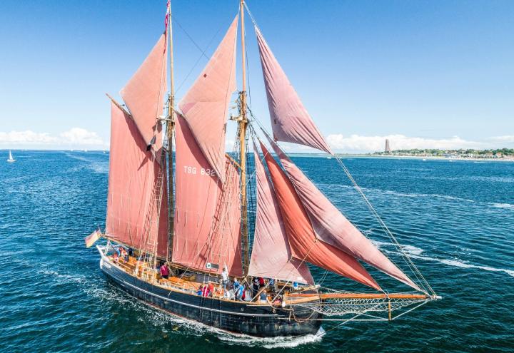 Kinder besuchen „Zuversicht“ in Rathje Werft