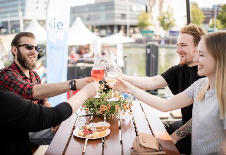 Käse trifft Wein am Bootshafen