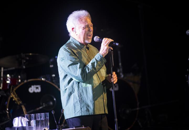 Tom Jones in Kiel – Mit 82 Jahren noch immer ein Tiger!