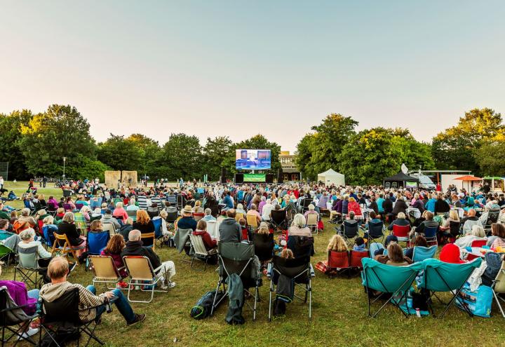 Hier kannst du das Sommertheater kostenlos sehen