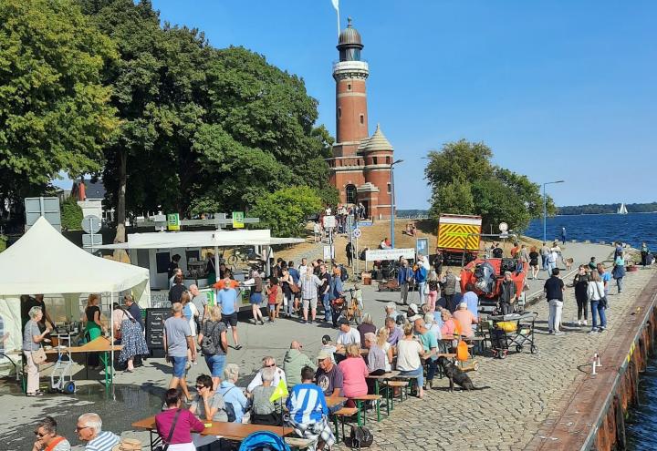 Kiel-Holtenau lädt zum Tag am Kai