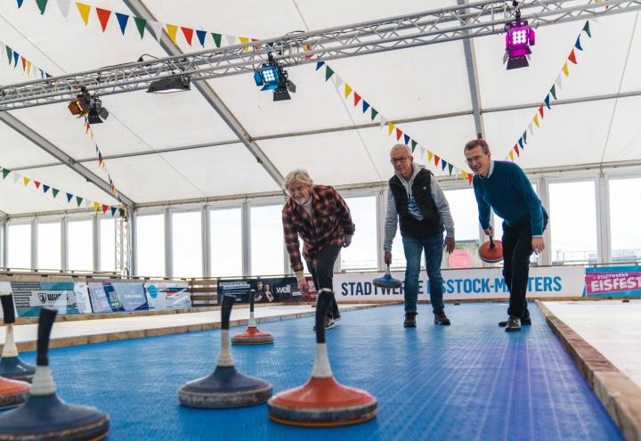 Größer, Bunter, Sparsamer: Stadtwerke Eisfestival Kiel startet in die Wintersaison