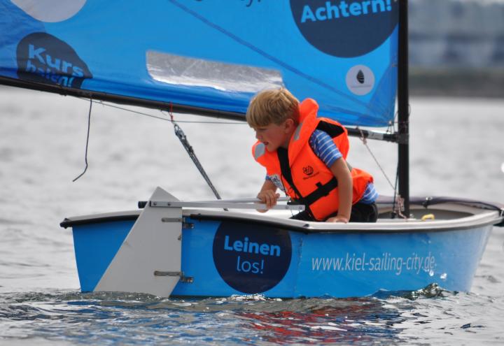 Wann ist der Buchungsstart fürs Kieler Segelcamp?