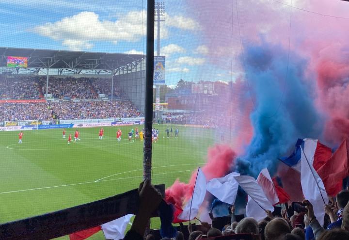 Aufstiegstraum lebt in Kiel: Holstein sichert sich Bundesliga-Lizenzen!