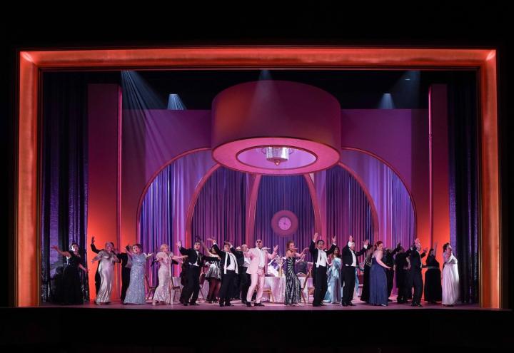 Die Fledermaus: Glücklich ist, wer vergisst, was doch nicht zu ändern ist. 