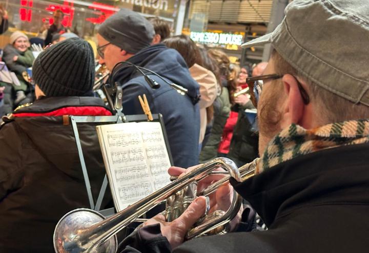 Festliche Posaunenklänge im Kieler Hauptbahnhof