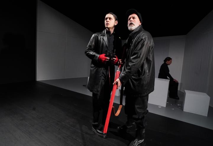 Intensive Studiobühnen-Premiere: „Foxfinder“ überzeugt mit beklemmender Aktualität