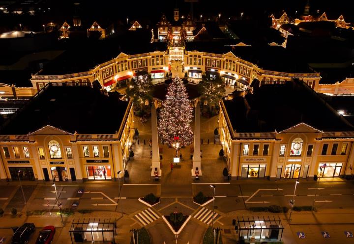 Vorweihnachtszeit: So leuchtet das Designer Outlet Neumünster 